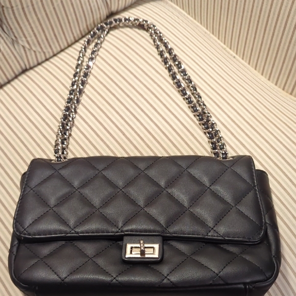 brown's shoes Handbags - Elegant Black Quilted Shoulder Bag